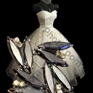 Very Rare Find - Black Crystal Statement Brooch